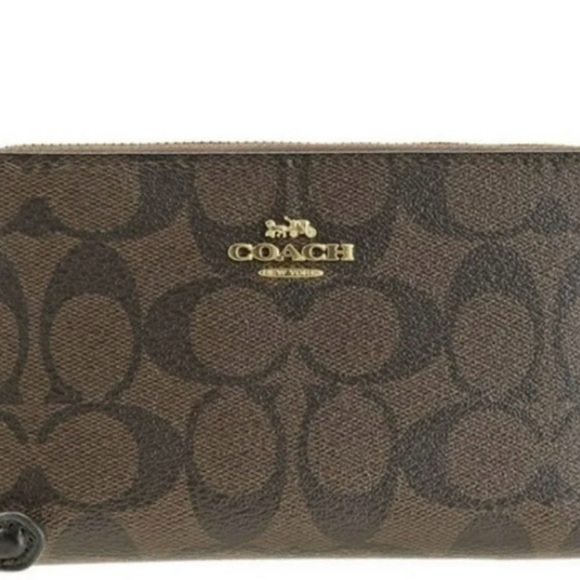 Coach Dark Brown Signature Wallet barely used, no scratches or dings main image 4
